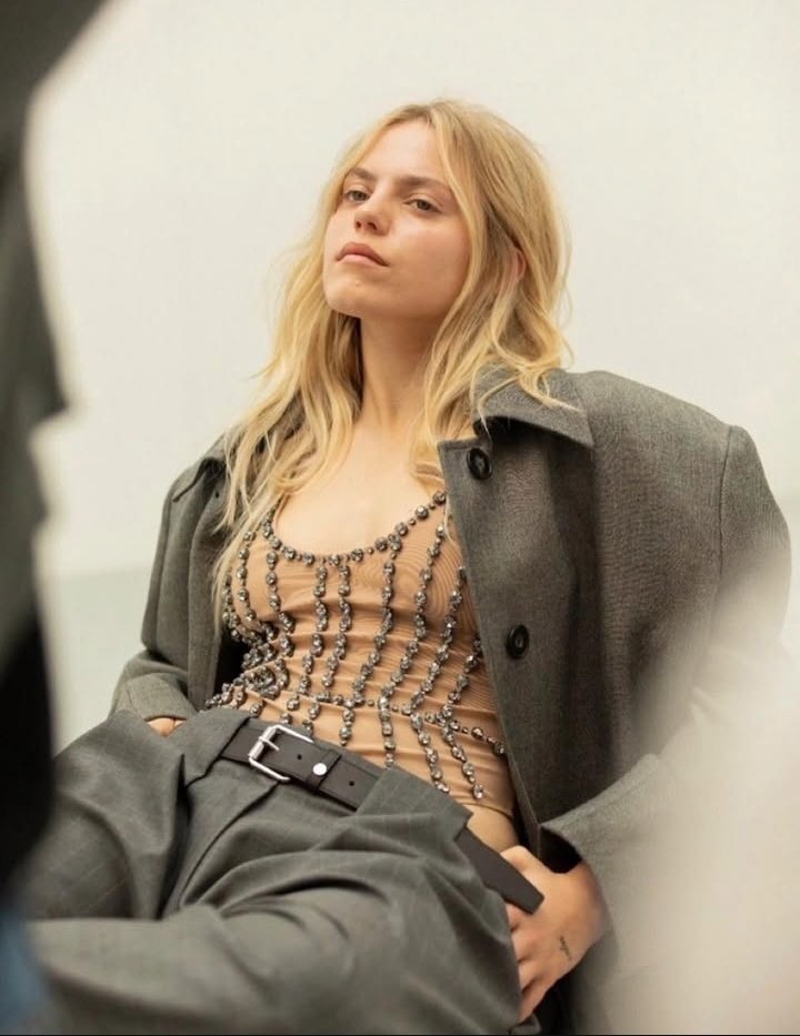 blurredimpulse's tweet photo. / JESUS CHRIST IM OBSESSED WITH HER https://t.co/YSwQfUSGjt
