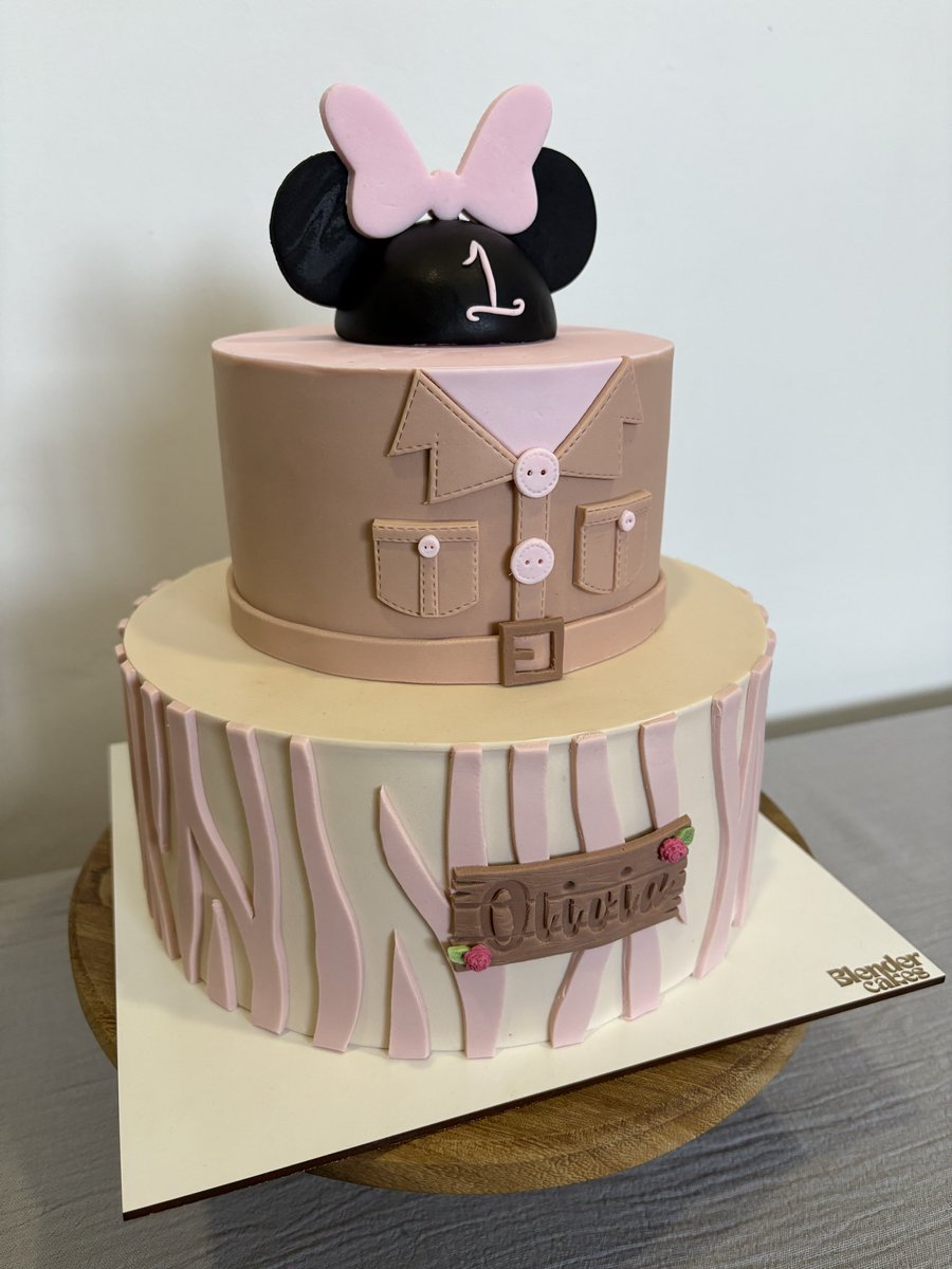 luppepasinetti's tweet photo. #sefuelarga nuestro emprendimiento de pasteleria @blender.cakes https://t.co/Kdx3umu23b