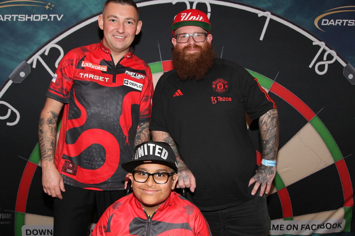 bennymufc's tweet photo. Just me. Zayden & The ASP ππ― @NathanAspi #NathanAspinall #TheASP #Darts #Zayden #Aspinall https://t.co/zyHCK3DbfG