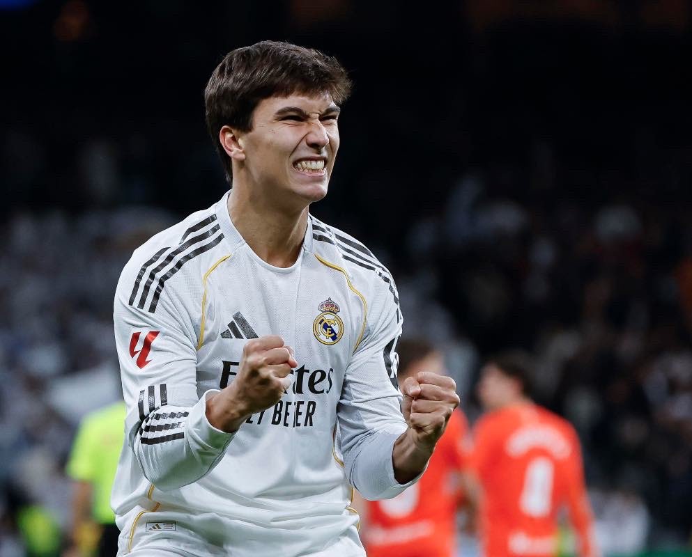 🇪🇸 #Juventus - In attesa di capire quale sarà il futuro di #Vlahovic, il club bianconero non perde di vista #GonzaloGarcia: il giovane attaccante spagnolo può lasciare il #RealMadrid in estate

✍️ <a href="/GiokerMusso/">Giorgio Musso</a> 

calciomercato.it/2026/04/15/la-…