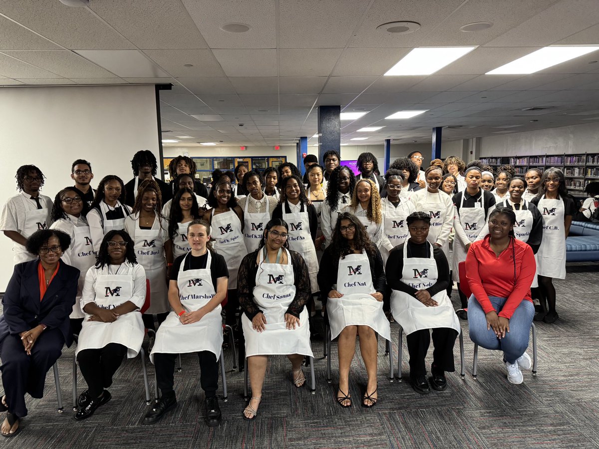 BrowardCTE's tweet image. White Apron Ceremony at Miramar HS! 🎉

Congrats to our culinary students earning their ServSafe Certification, a huge step toward industry success!

#BrowardCTACE #CTEWorks #CulinaryArts #CareerReady