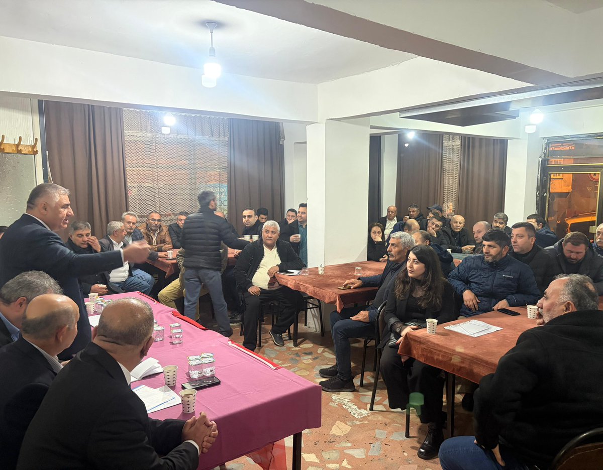 CHP Esenler İlçe Başkanı Kemal Şahin başkanlığında, Oruç Reis Mahallesi Örgüt Toplantımızı gerçekleştirdik.

Oruç Reis Mahallemizin değerli üyeleriyle birlikte Esenler’in bugününü ve geleceğini, mahallenin sorunlarını, taleplerini, projelerini ve politikalarını değerlendirdik.