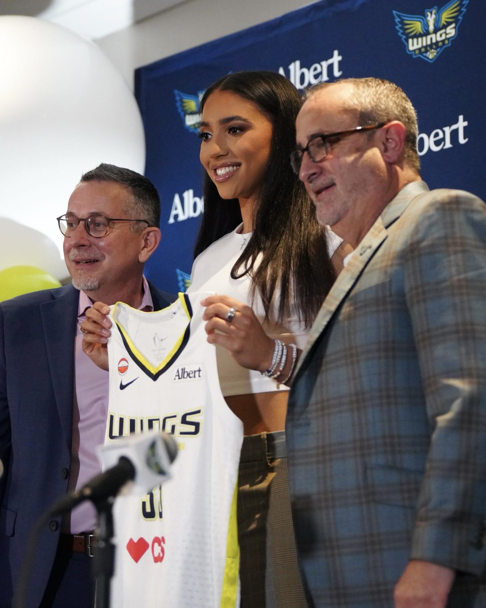 WNBA's tweet photo. Boots on the ground 🤠

No. 1 pick Azzi Fudd is officially in Dallas! https://t.co/SGsKzuo2fC