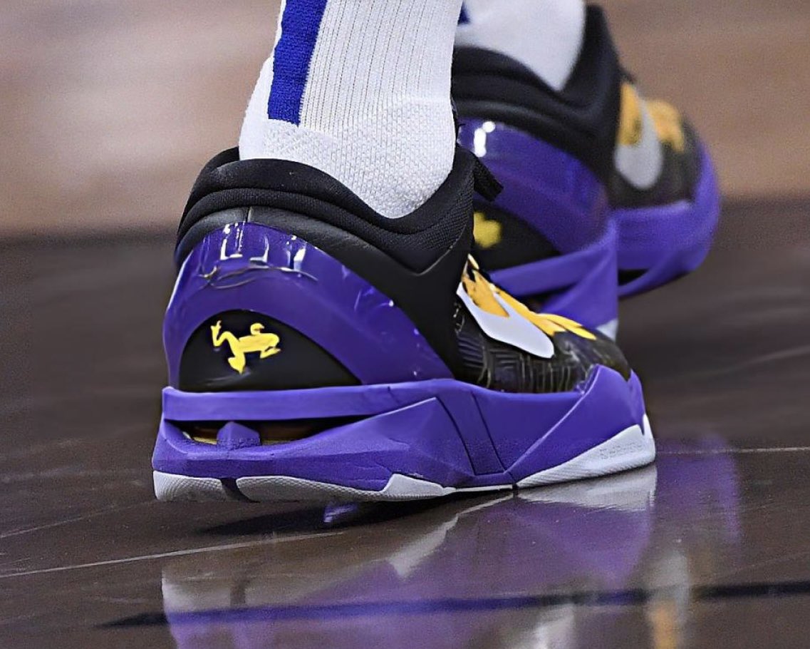 JustFreshKicks tweet media