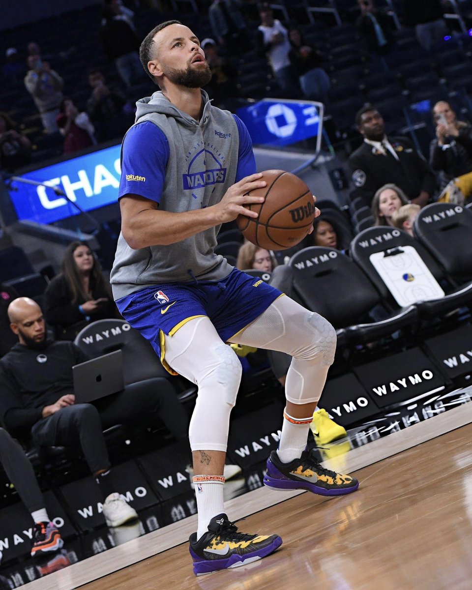 JustFreshKicks tweet media