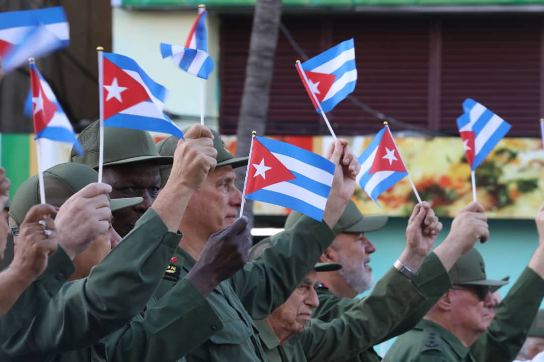 Hace 65 años, el pueblo cubano levantó sus banderas y, en un acto de soberanía absoluta, #Fidel proclamó el carácter socialista de la Revolución 🇨🇺
Hoy esas banderas siguen ondeando con la misma fuerza: dignidad, unidad y resistencia.
 #CubaEstáFirme #16Abril