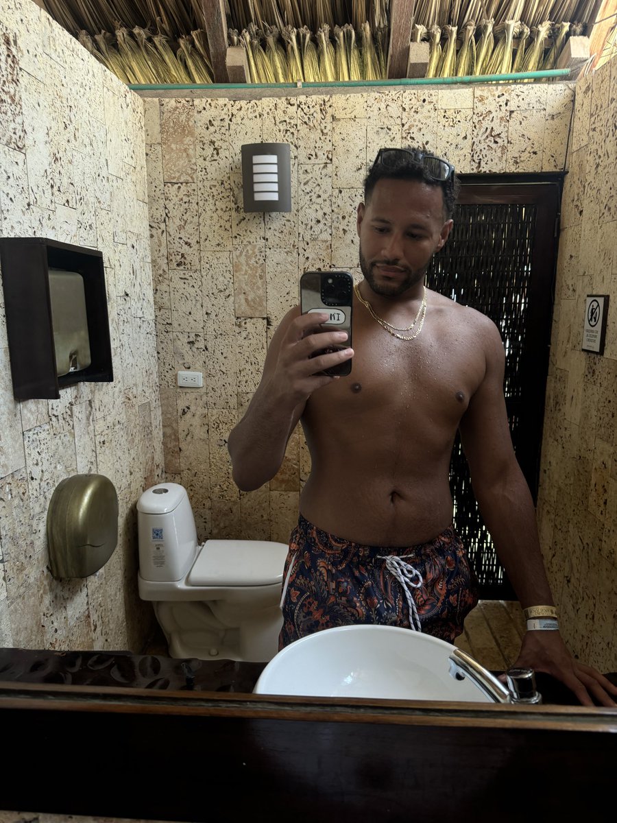 A_JayyH's tweet photo. 🏝️🇨🇴 https://t.co/frhDSvp0bR