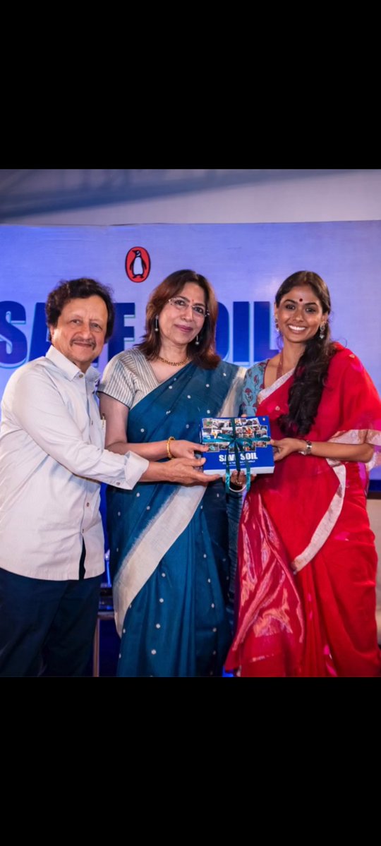 zakirovasofiya's tweet image. The book Save Soil: 100 Days was presented during a special evening of music and performances — a powerful journey that raised awareness that the soil is our home.

#Consciousplanet
#SaveSoil
📖 Save Soil: 100 Days That Moved the World
Pre-order now: isha.co/ssbook