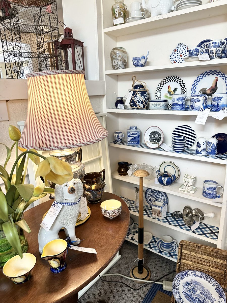 RedRoosterMall's tweet image. Stop By 🛑 We’re OPEN Today 11-4 ⏰ #homedecorideas #antiques #giftideas #shopwhidbeyisland #FreelandWa