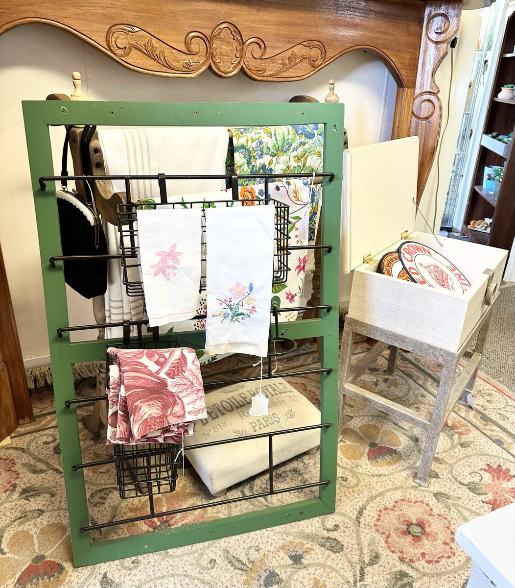 RedRoosterMall's tweet image. Stop By 🛑 We’re OPEN Today 11-4 ⏰ #homedecorideas #antiques #giftideas #shopwhidbeyisland #FreelandWa