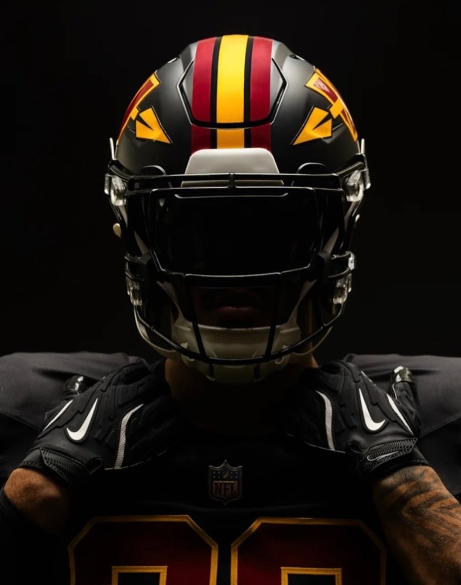 FB_Helmet_Guy tweet media