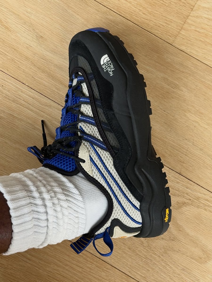 JustFreshKicks tweet media