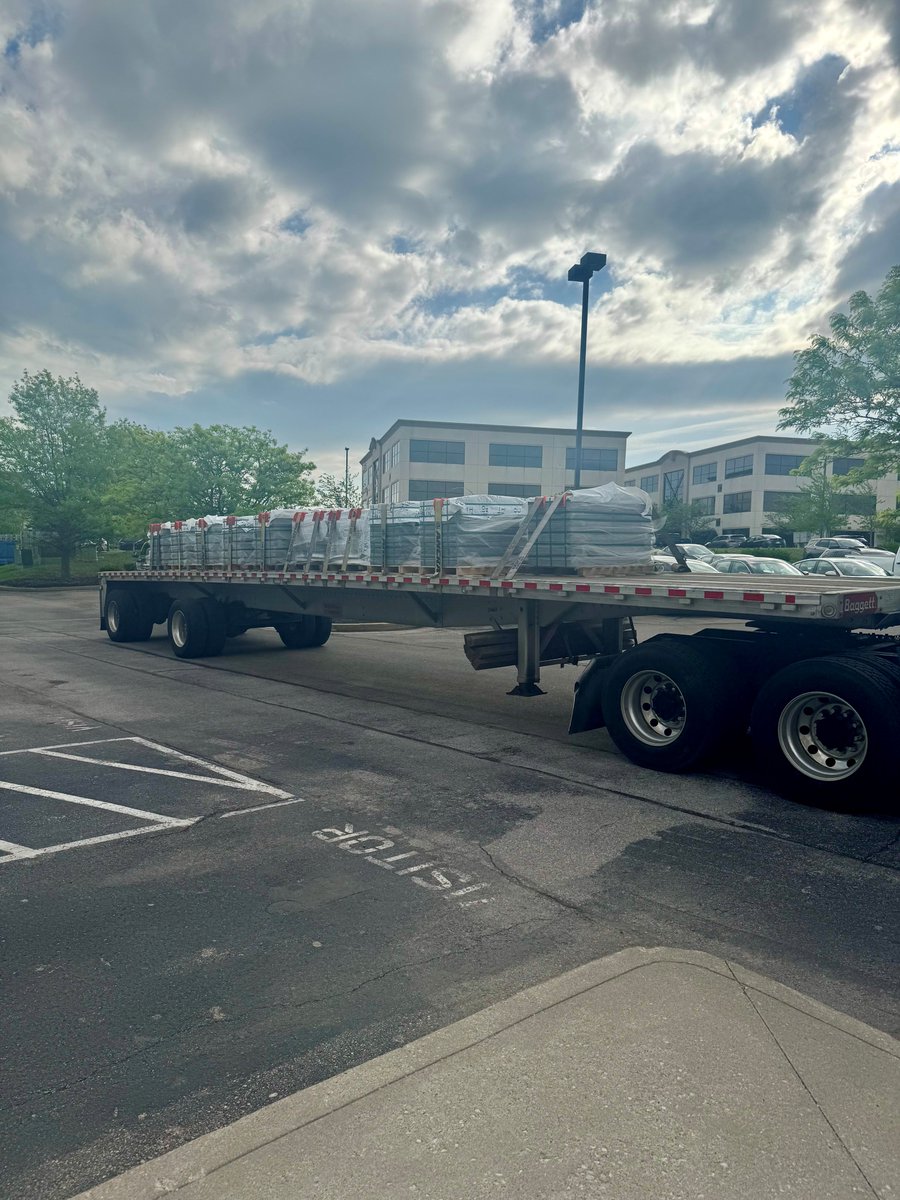 LongshipLex's tweet photo. A big thank you to one of our valued carrier partners for stopping by to visit the Longship team today!

Today’s move? A flatbed shipment of palletized concrete pavers—handled with precision and professionalism every step of the way.

We look forward to many more miles ahead! https://t.co/qukLD6s4GR