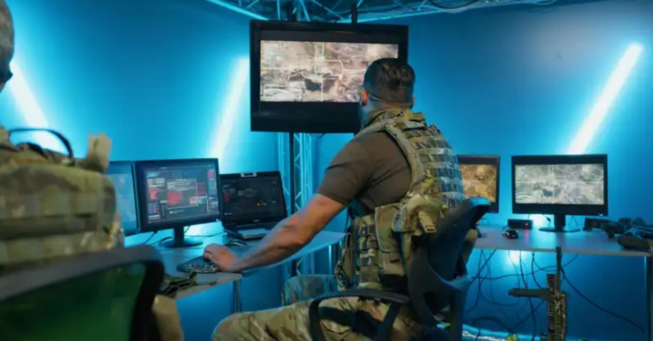 TheatrumBelli's tweet photo. .#Oledcomm s’impose à l’#OTAN avec deux projets de #communications optiques pour #drones.
---
Le premier projet, baptisé LISA, s’attaque directement au problème de la saturation du spectre radioélectrique. En s’appuyant sur la lumière invisible pour transmettre les données, LISA offre des communications insensibles au brouillage, à la géolocalisation et aux tentatives de piratage. La solution, pensée pour des environnements à haute contrainte, s’avère particulièrement adaptée aux postes de commandement blindés et aux missions exigeant une totale discrétion opérationnelle. Résultat : des transmissions rapides et fiables vers et depuis les drones, même lorsque le spectre hertzien est saturé ou hostile.
Le second projet, CLOVIS, poursuit un objectif complémentaire : permettre l’établissement d’un réseau maillé Li-Fi sécurisé entre cinq véhicules en moins de cinq minutes. Grâce à des ondes lumineuses indétectables, non interceptables et non brouillables, le système réduit significativement la vulnérabilité des opérateurs sur le terrain. Son dispositif automatisé de détection et de tracking allège par ailleurs la charge mentale des équipages, leur permettant de se concentrer sur la conduite des opérations sans se soucier de la tenue des liaisons.
---
https://t.co/3ure0vpCG4
---
@oledcomm
@GICAT_FR
@Gican_InduNav
@GifasOfficiel
#BITD