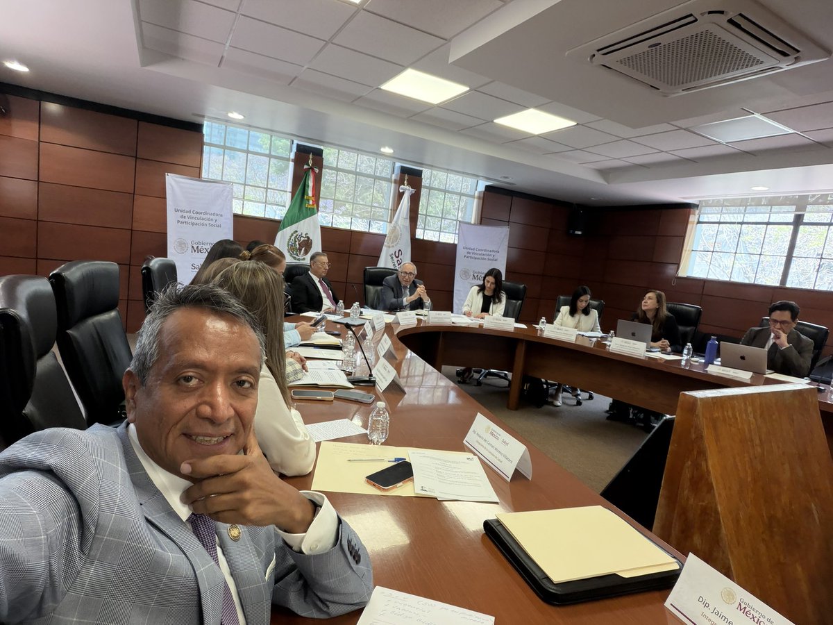 JAIMELOPEZVELA's tweet image. El secretario de salud @SSalud_mx David Kershenobich del @GobiernoMX anuncia en reunión de trabajo con la #ComisiónDeSalud de @Mx_Diputados la llegada de la vacuna #Mpox , solicitamos estrategia para su aplicación #LGBTIQ