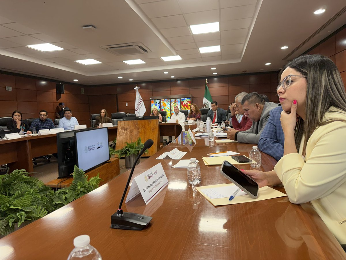 JAIMELOPEZVELA's tweet image. El secretario de salud @SSalud_mx David Kershenobich del @GobiernoMX anuncia en reunión de trabajo con la #ComisiónDeSalud de @Mx_Diputados la llegada de la vacuna #Mpox , solicitamos estrategia para su aplicación #LGBTIQ