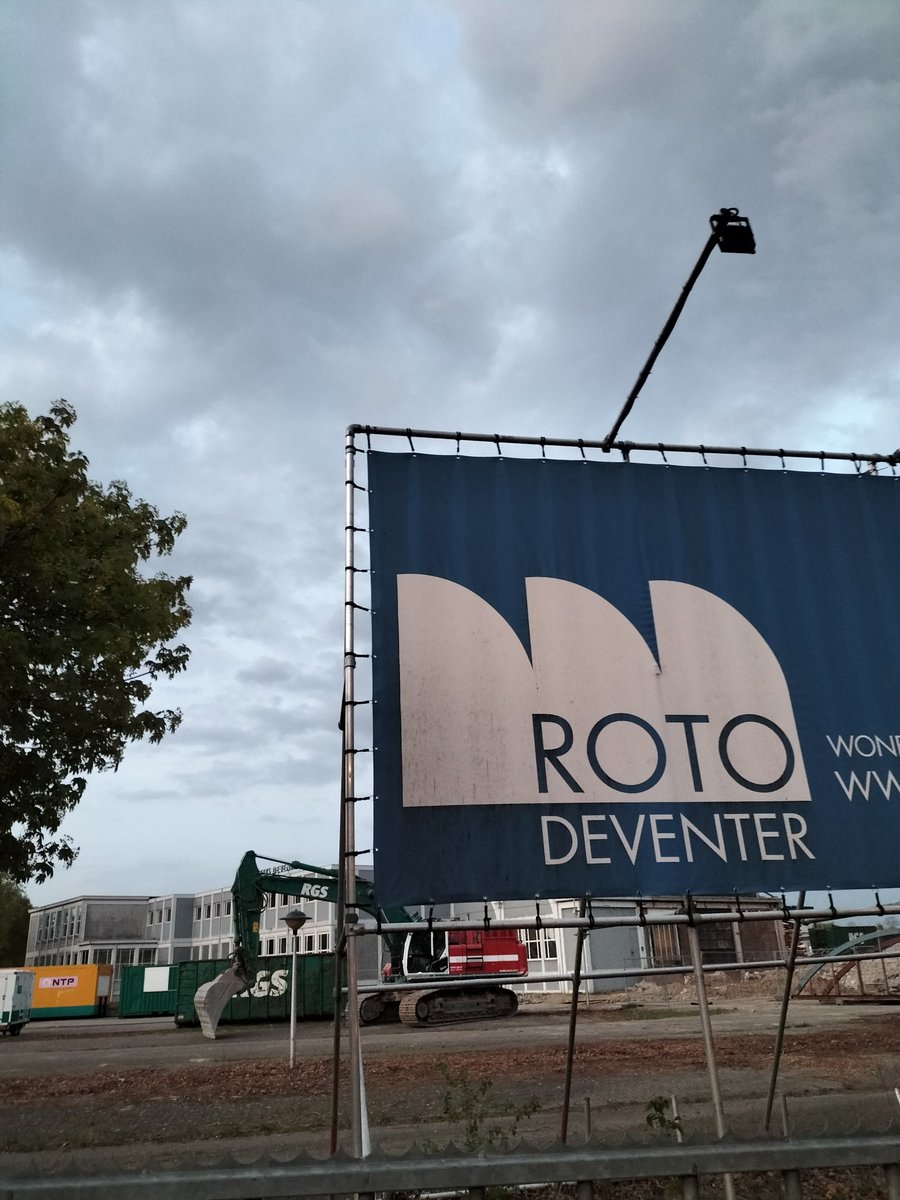 GroeneJansen's tweet photo. Op bezoek bij de plannen voor de vml Roto-drukkerij. Duur nog even want de grond moet nog worden schoongemaakt etc etc, maar ziet er goed uit. Met mooi uitzicht op de haven https://t.co/oa8kCpDnG5