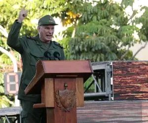 Como hace 65 años, seguimos dispuestos y firmes para defender la Patria 🇨🇺 
#GirónEsHoy 
#ArtemisaJuntosSomosMás 
<a href="/DiazCanelB/">Miguel Díaz-Canel Bermúdez</a> 
<a href="/PartidoPCC/">Partido Comunista de Cuba</a> 
<a href="/PresidenciaCuba/">Presidencia Cuba 🇨🇺</a> 
<a href="/DrRobertoMOjeda/">Dr. Roberto Morales Ojeda</a>