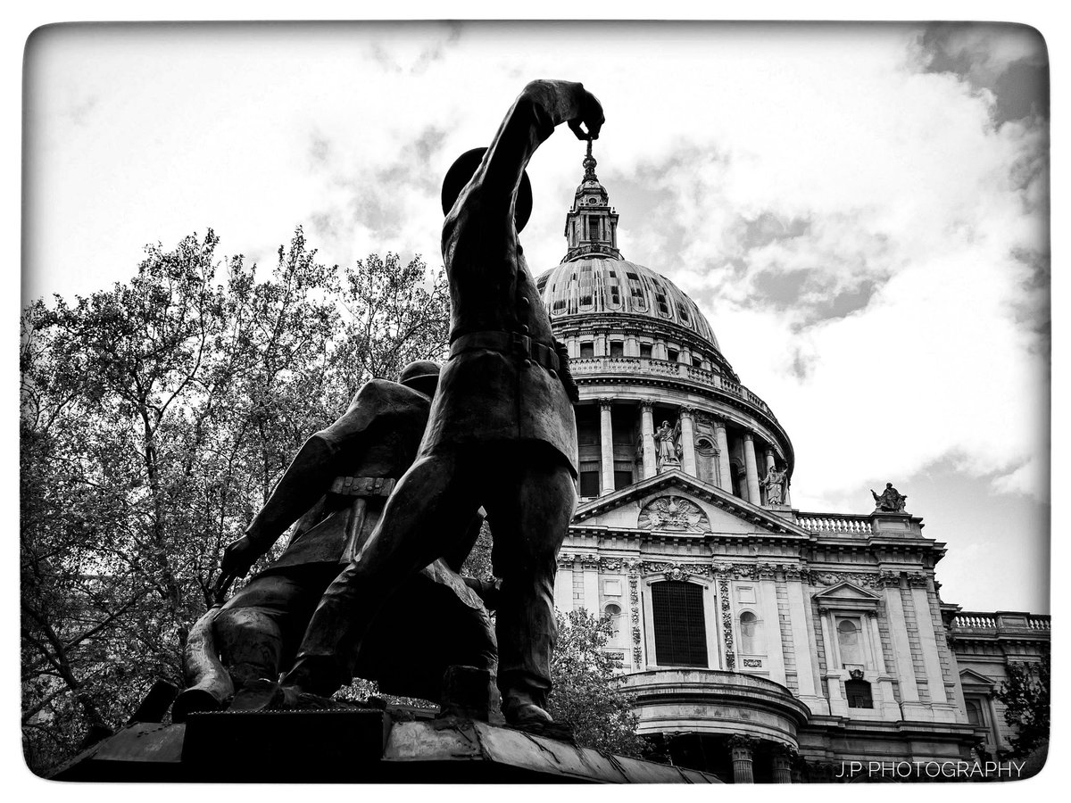 JPPhotography21's tweet image. A different take on some London landmarks 
#towerbridge #stpaulscathedral #bigben #londonlandmarks #londonbus

@SallyWeather @ChrisPage90 @HollyJGreen @WeatherAisling @SimonOKing @BBCLondonNews @Kate_Kinsella @lizzieweather @KawserQuamer
