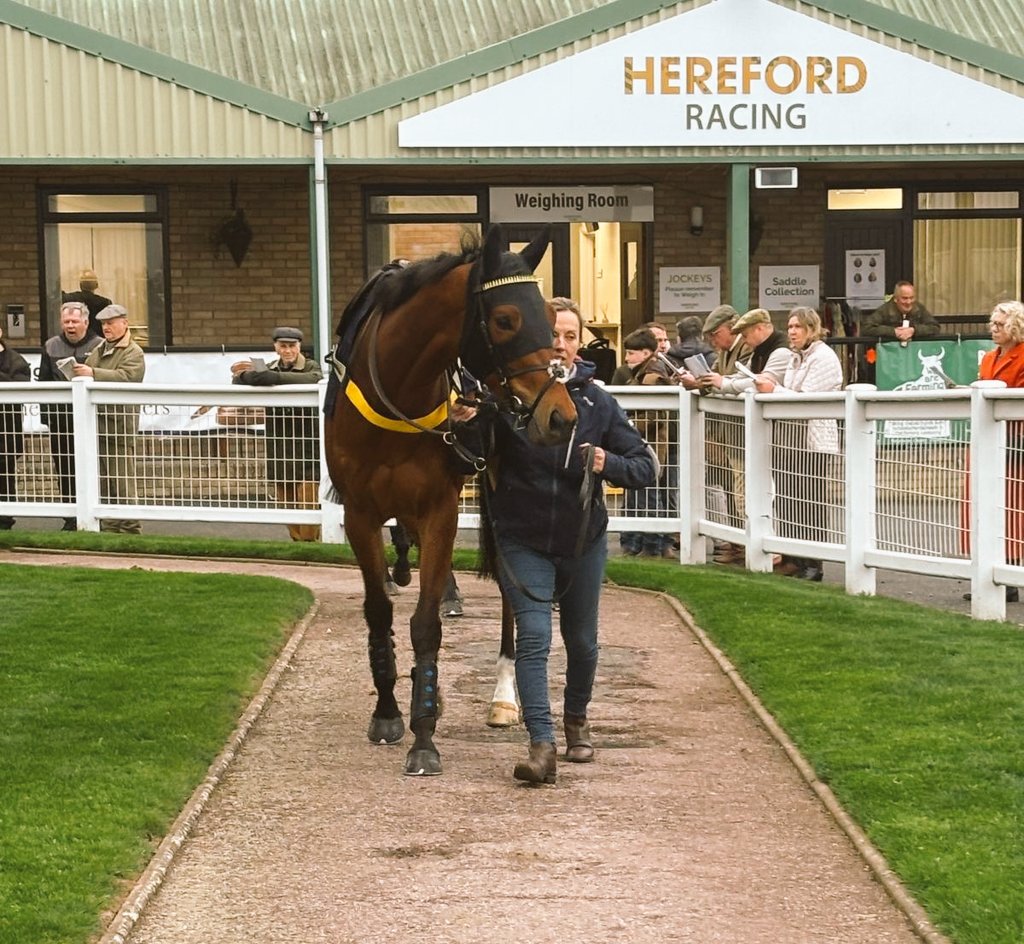 LauraHorsfallRacing tweet media