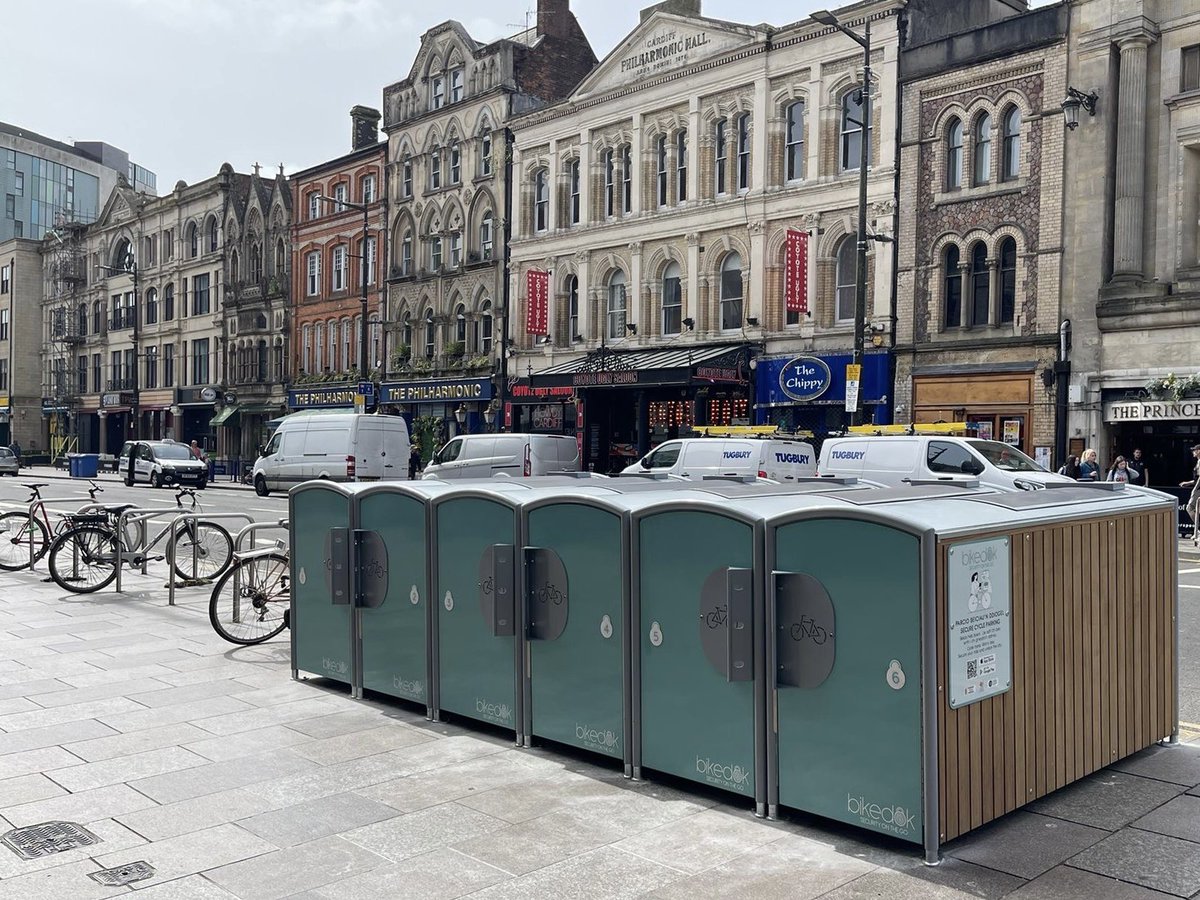 DeAthCardiff's tweet image. 🧵 Cardiff to get 50 new secure cycle parking lockers 🚲

1/6 #Cardiff city centre is set to gain 50 new secure cycle parking lockers after #BikeDok secured a five-year contract with @cardiffcouncil.