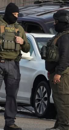 MarilynRautenb1's tweet image. #IceRaids
#TrumpsAmericanCarnage
#IceMURDERS
#TrumpsAmericanCarnage

A nationwide arrest warrant has been issued for an Immigration and Customs Enforcement agent accused of pointing his gun at two motorists during the federal surge into Minnesota earlier this year.