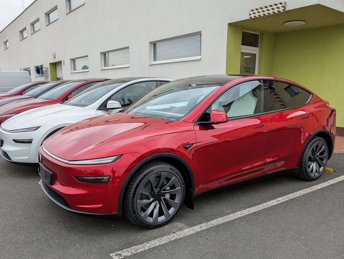 Adrian Smrček tweet media