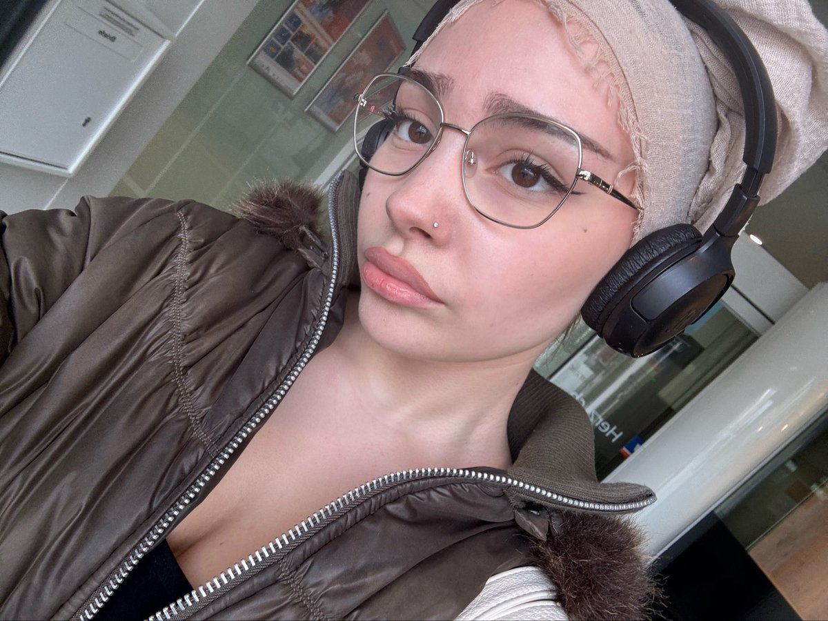 usernameselina's tweet image. do i look average or skinny 
#edtwtㅤ #ana