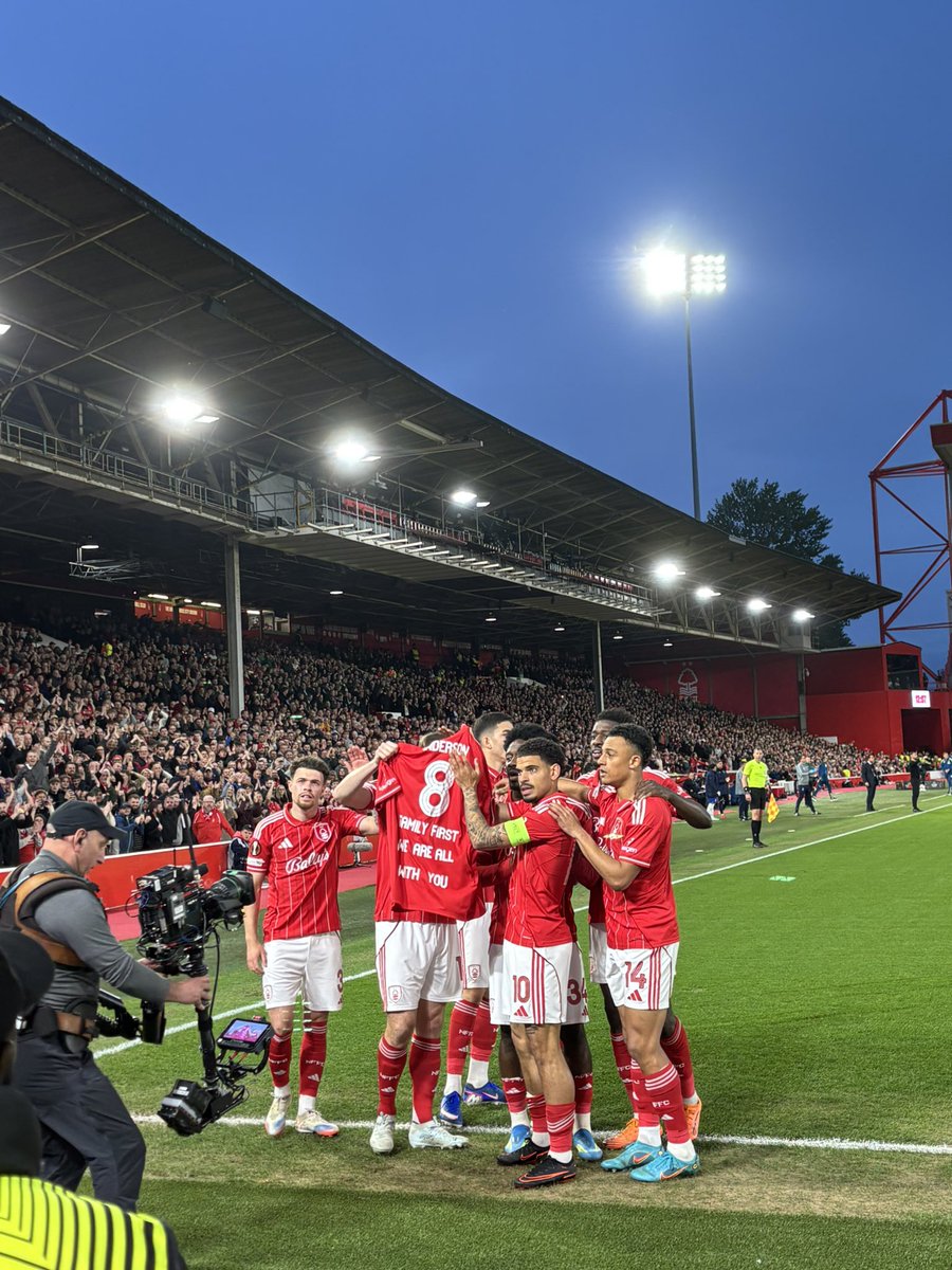 Fin__NFFC's tweet photo. Geordie Marradona ❤️ https://t.co/LpOdwy6Zl4
