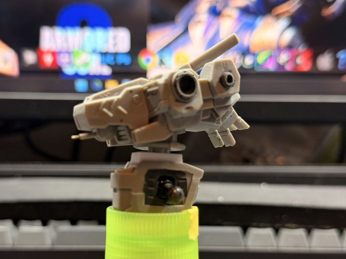 r0NDDGOwR4WN2ux's tweet image. お次はコレ
腰パーツの延長と、胸部のボールジョイント可動域を削り込んで少し前屈みに。
胸部バルカンは銃身を真鍮線に。

#AC 
#アーマードコア 
#ARMOREDCORE 
#ストラクチャーアーツ 
#筆塗り 
#ナインボール
#NINEBALL