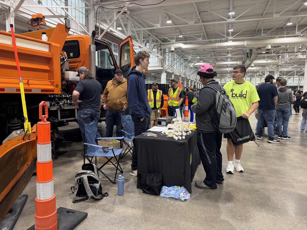 iowadot's tweet photo. It was a great day to talk to Iowa's students about the work we do and introduce them to the many career options statewide with the Iowa DOT at the "Build My Future" event at the Iowa State Fairgrounds this week! Our future is bright!
#IowaSkilledTrades #BuildMyFuture #IowaDOT https://t.co/oqWrhyeJbA