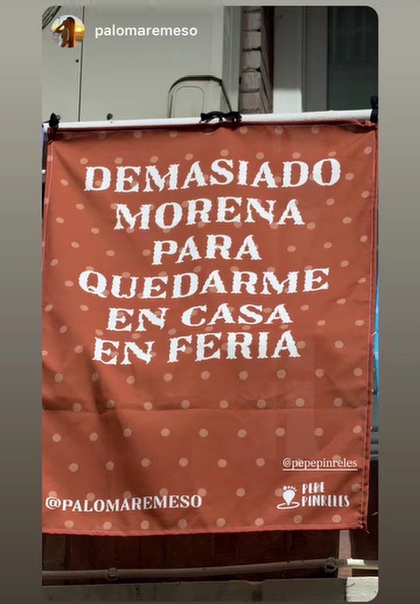 Ha puesto esto en la balconera JAJAAJAJAJJAAJAJAJA FAN