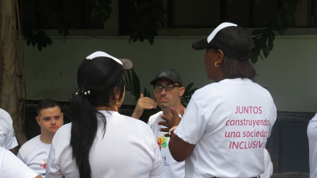 UCLVCU's tweet photo. Inclusión y capacitación en la #UCLVnuestra 
✅ Taller para padres cuidadores (Facultad de Cultura Física): habilidades sociales, psicológicas y físico-recreativas.
✅ Taller "Mente Crítica 2.0": alfabetización mediática e informacional.
Compromiso con la calidad de vida. https://t.co/nwlQT0s4rJ