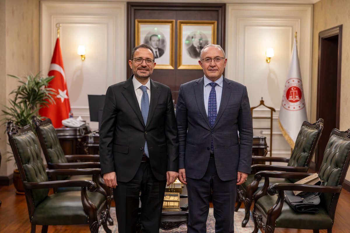 haliloz04's tweet photo. Adalet Bakan Yardımcısı Sayın Sedat Ayyıldız’ı makamında ziyaret ettik.
Sayın Bakan Yardımcımıza nazik ev sahipliği ve hoş sohbetleri için teşekkür eder, görevinde muvaffakiyetlet dilerim. https://t.co/l5W8e5l3k5