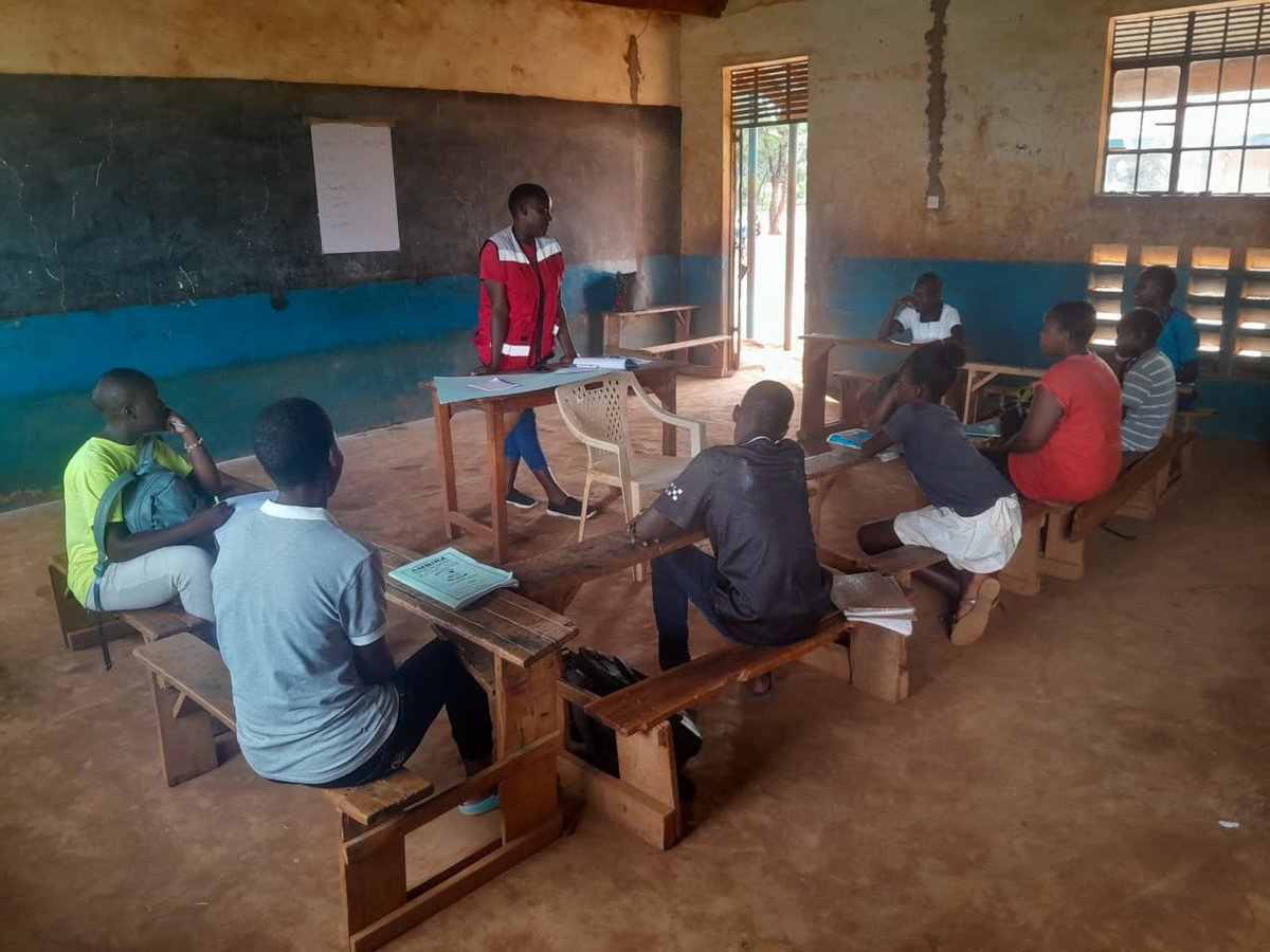 TheGlobcom's tweet photo. Ongoing mentorship session targeting AYPs during this April holiday. the young people are being taken through awarenes on HIV, DSA, SRHR and GBV. photos from Oseno komolo primary school. https://t.co/mVdi7BF6EV