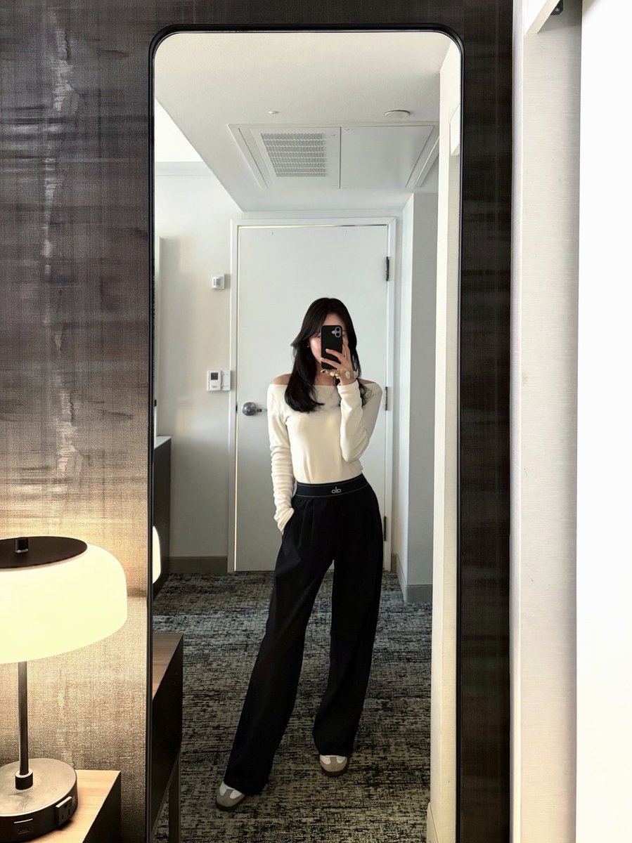 _nnchic's tweet photo. aloの神パンツ🪄🖤
＂Suit Up Trouser＂

お気に入りす��てもう1色欲しい〜 https://t.co/MymQatIUMX