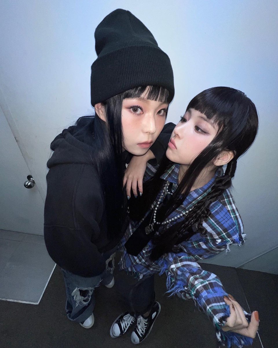 hourly nmixx tweet media