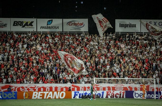Vila Nova vira a chave e foca na Série B! Clube está invicto na competição e buscando a terceira vitória consecutiva no comando de Guto Ferreira, vitória pode consolidar no G2. Ingressos sendo vendidos por 25 reais a meia no Setor B. <a href="/Futebol_62/">Futebol62</a>