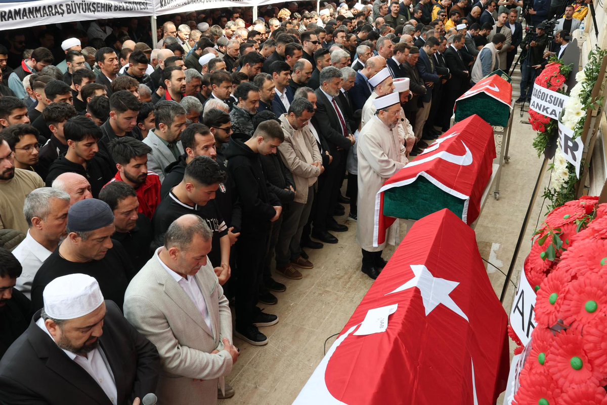 Yüreğimiz yangın yeri... 

Sönmek bilmeyen bir kor düştü içimize. 

Kahramanmaraş'ta masum yavrularımızı ve kahraman öğretmenimizi ebedi vuslata, Rahmet-i Rahman’a uğurladık. 

Mekânları cennet, makamları âli olsun. 🇹🇷