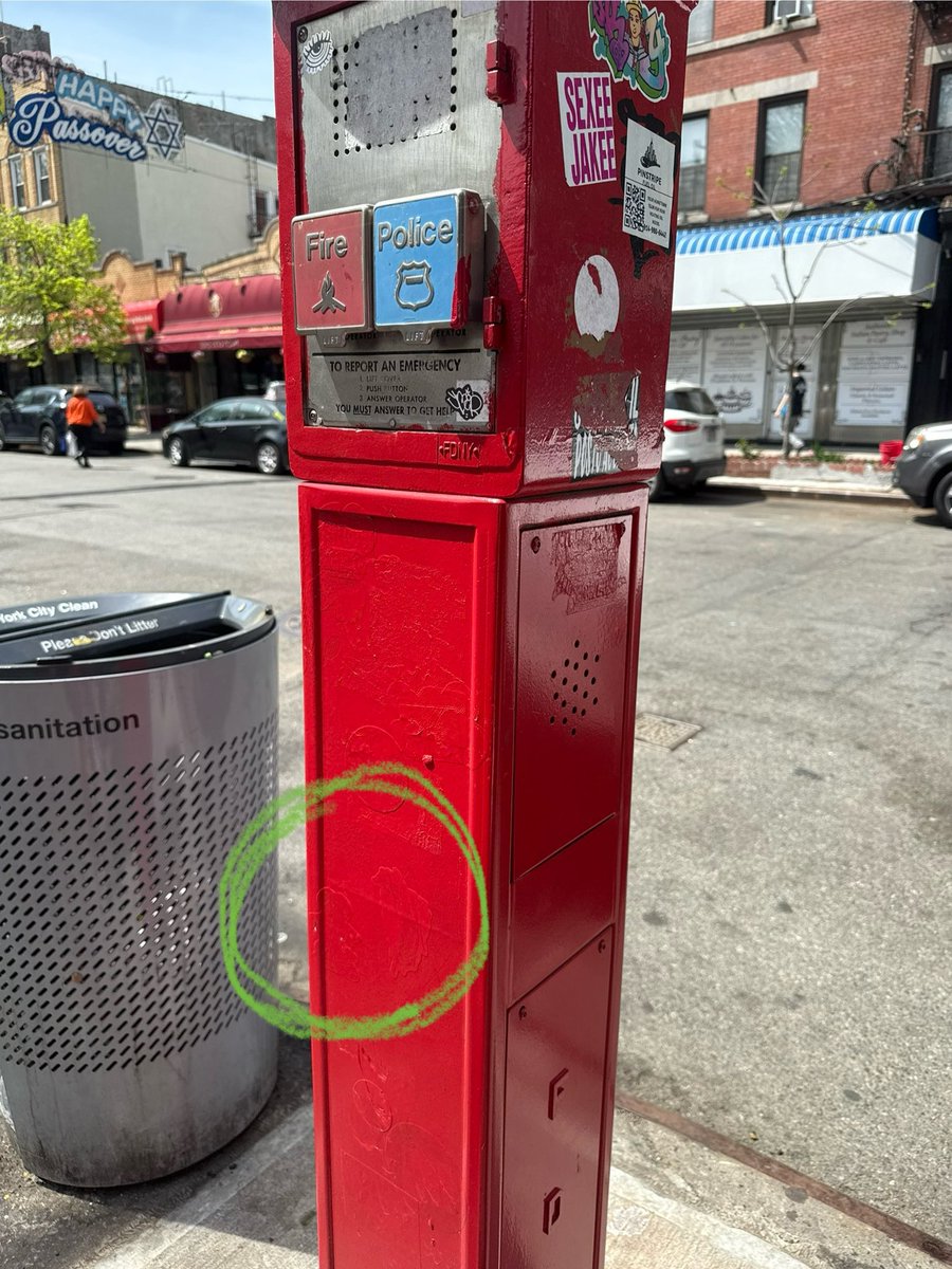 orig1_eacBrain's tweet photo. Did a little grocery shopping at Arthur Ave, Bronx, NY (the real Little Italy) and had the chance to revisit some @StickASnek locations. One was cleaned off, one was painted over, but one still on display and sitting pretty.  Andiamo $SNEK !
@snek https://t.co/LXCnbu0LpZ 🐍 https://t.co/8Cnzkzx9JL