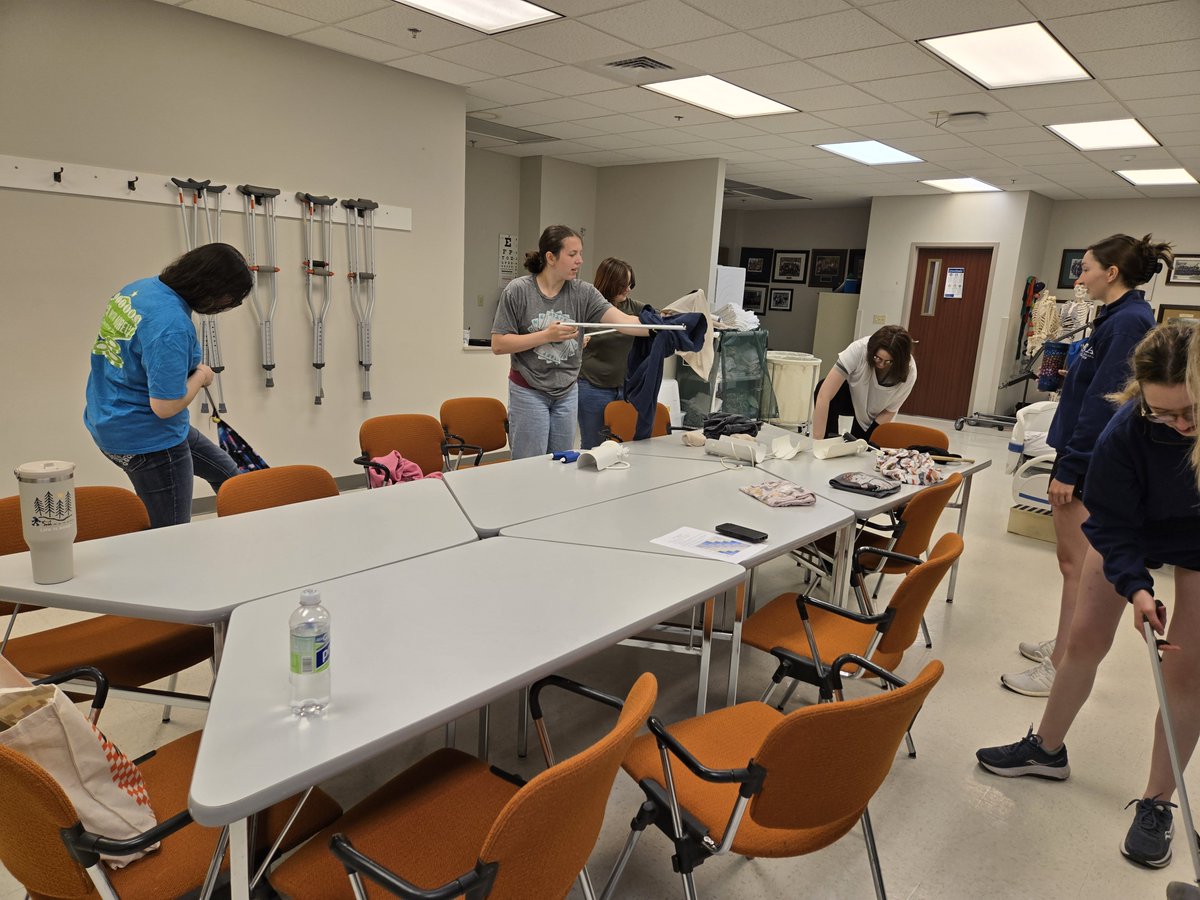 ShenandoahOT's tweet image. OTD students had the opportunity to spend some time with James Wood High School students on Thursday. The high school students got to learn all about the FUN things OT has in store.
#shenandoahuniversity #OT #OTD #MSOT