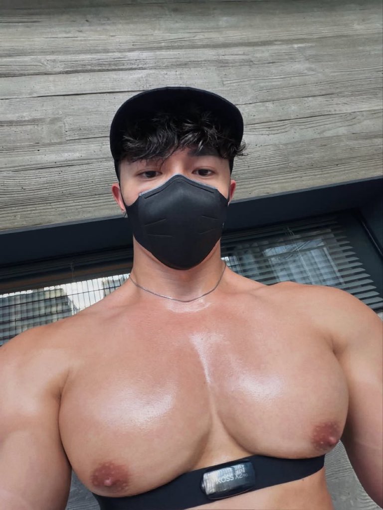 StanbaseX's tweet photo. What is this genre of men called? 👅 🥛 https://t.co/NVXVWIJ38E