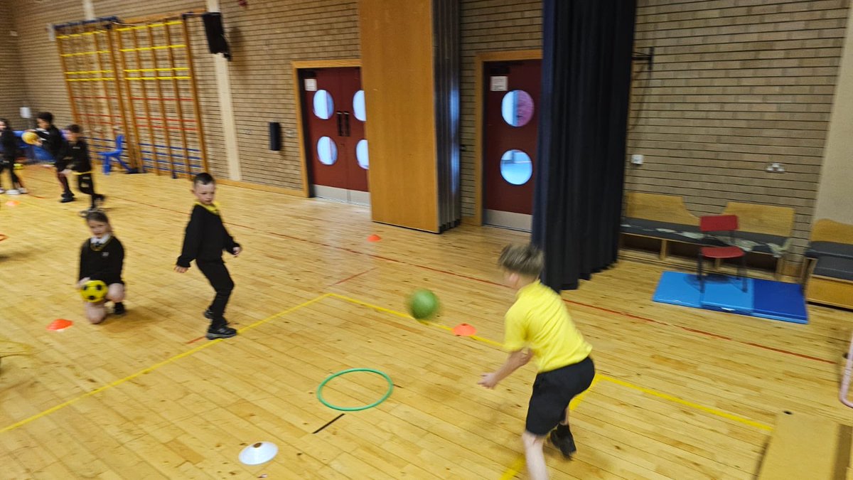 ctrps1's tweet image. Miss Bunting’s P4 class got off to a flying start this morning with an energetic PE lesson! ⚽💪 

Lots of teamwork, fun games, and building those all-important fundamental movement skills—what a brilliant start to the day! 🌟 

#Teamwork #ActiveLearning