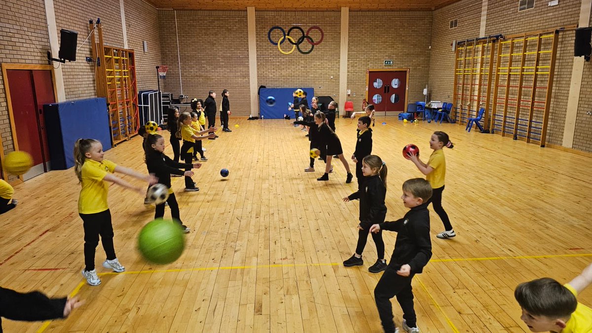 ctrps1's tweet image. Miss Bunting’s P4 class got off to a flying start this morning with an energetic PE lesson! ⚽💪 

Lots of teamwork, fun games, and building those all-important fundamental movement skills—what a brilliant start to the day! 🌟 

#Teamwork #ActiveLearning