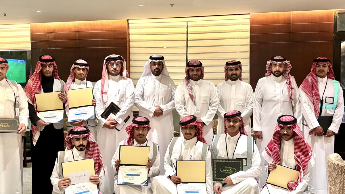 M__rov's tweet photo. #تكريم | كرم مجلس الجمعيات الاهليه بالحدود الشمالية المتطوعين لنجاح ملتقى الجمعيات الأهليه " باذل " 🤍🤍. 

#فريق_روڤ_التطوعي 
#ملتقى_الجمعيات_الاهليه_باذل https://t.co/tlatb2cDGa