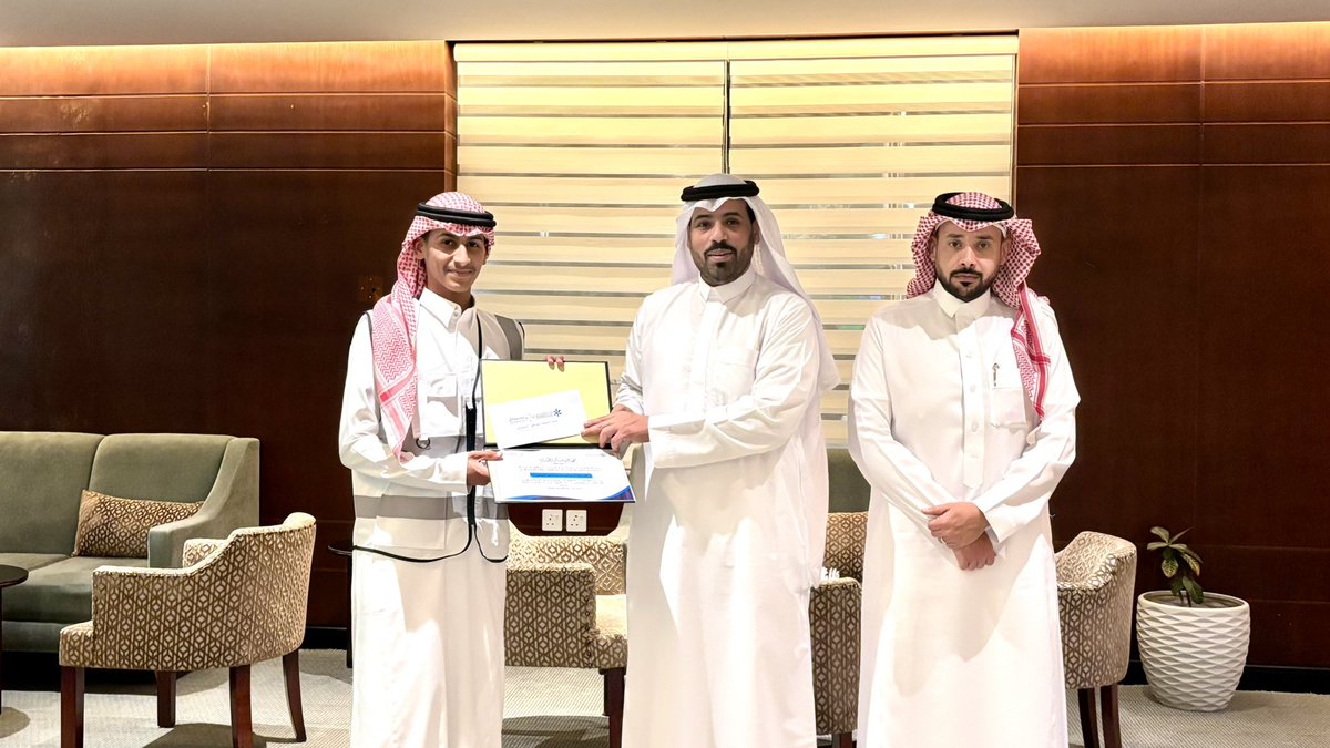 M__rov's tweet photo. #تكريم | كرم مجلس الجمعيات الاهليه بالحدود الشمالية المتطوعين لنجاح ملتقى الجمعيات الأهليه " باذل " 🤍🤍. 

#فريق_روڤ_التطوعي 
#ملتقى_الجمعيات_الاهليه_باذل https://t.co/tlatb2cDGa