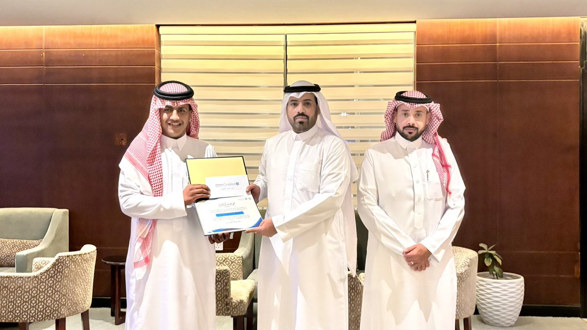 M__rov's tweet photo. #تكريم | كرم مجلس الجمعيات الاهليه بالحدود الشمالية المتطوعين لنجاح ملتقى الجمعيات الأهليه " باذل " 🤍🤍. 

#فريق_روڤ_التطوعي 
#ملتقى_الجمعيات_الاهليه_باذل https://t.co/tlatb2cDGa