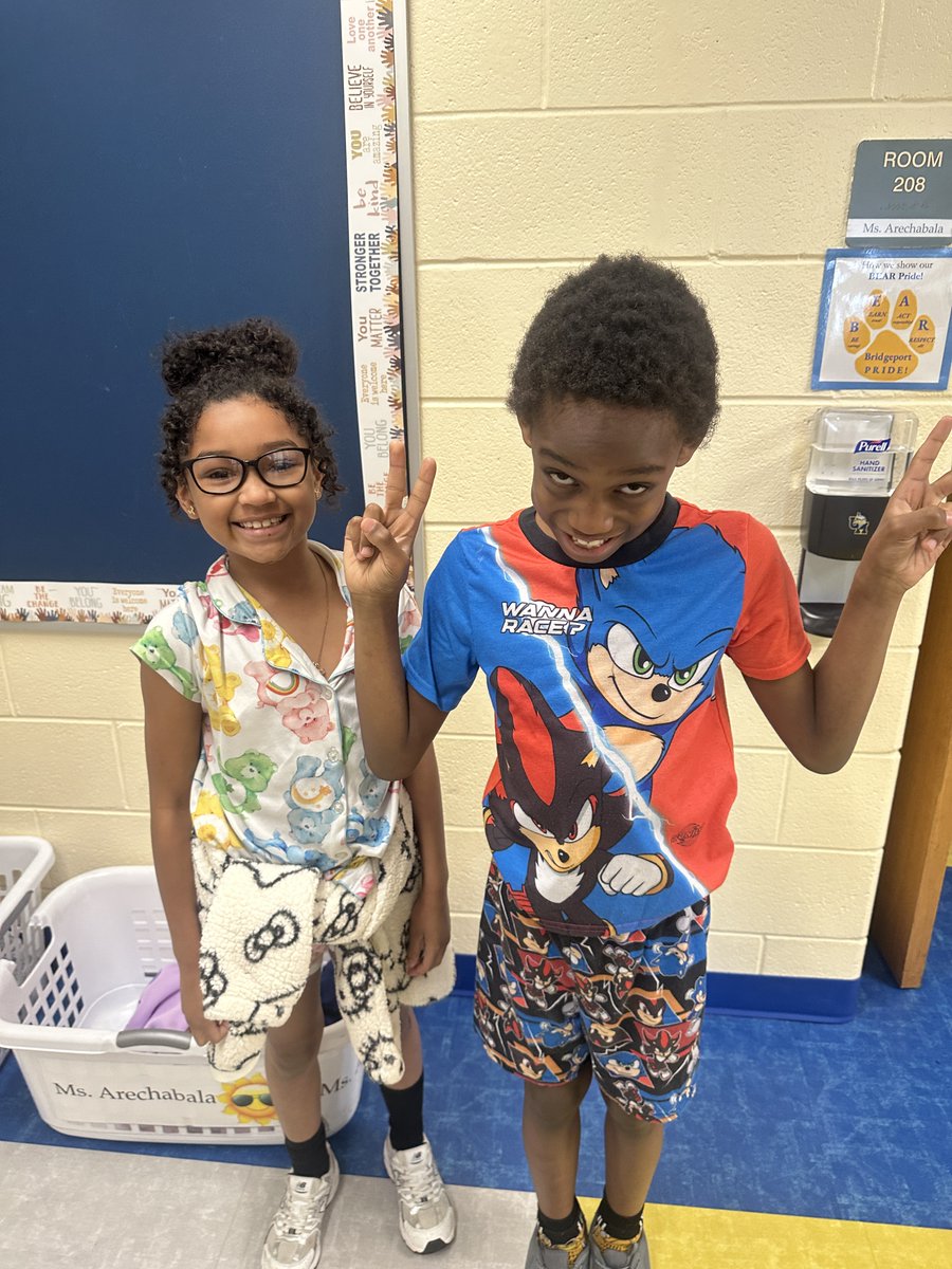 Bpt_BEARs's tweet photo. There was lots of cosy and comfy Bears today at Bridgeport, in celebration of our district-wide Pajama Day, in support of @ChildrensPhila #BridgeportProud @UpperMerionSD https://t.co/MgFFpfRxKR