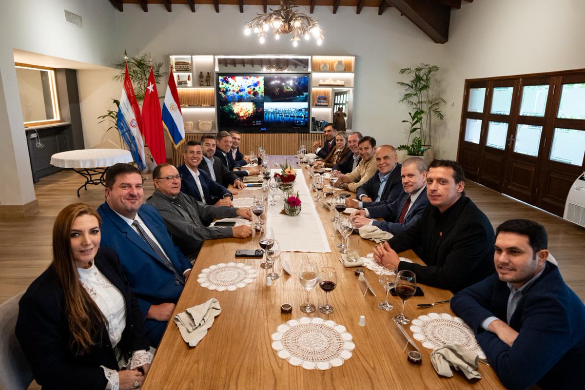 Santiago Peña tweet media