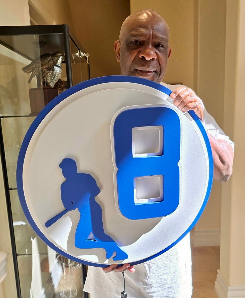 FlytheWood's tweet image. Hawk Approved!
Only a couple remaining of 
🦅Series 1 &amp;amp; 2 ⚾️
@FlytheWood 
#AndreDawson